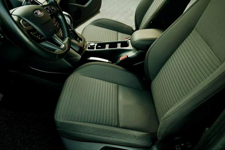 Ford C-MAX II facelifting 2016 — zdjęcie 11