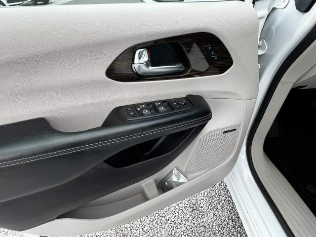 Chrysler Pacifica RU facelifting 2022 — zdjęcie 10