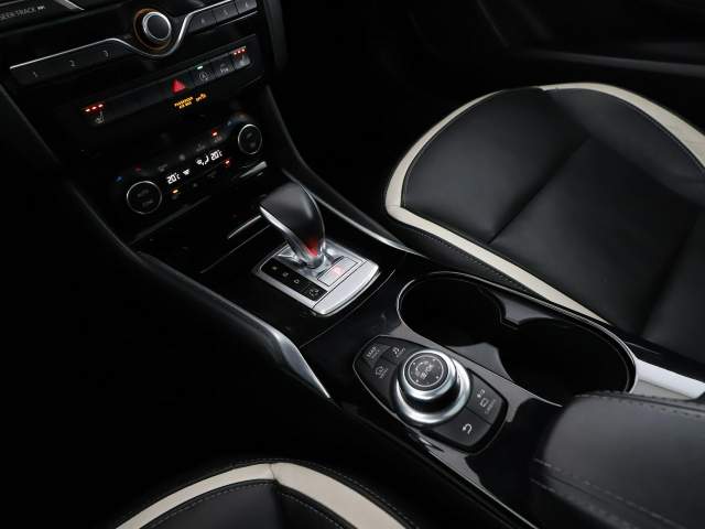 Infiniti Q30 2018 — zdjęcie 28
