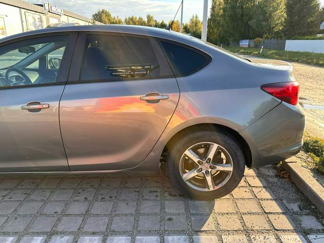 Opel Astra J facelifting 2016 — zdjęcie 32