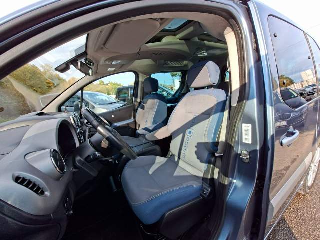 Citroen Berlingo II 2011 — zdjęcie 12