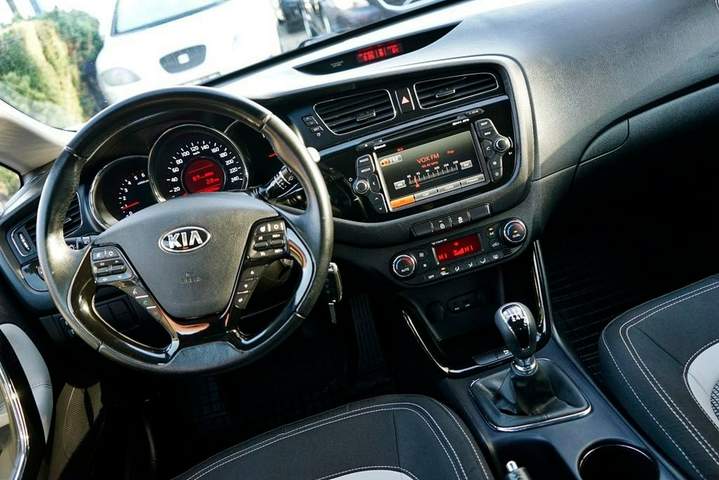 Kia Ceed II facelifting 2015 — zdjęcie 24