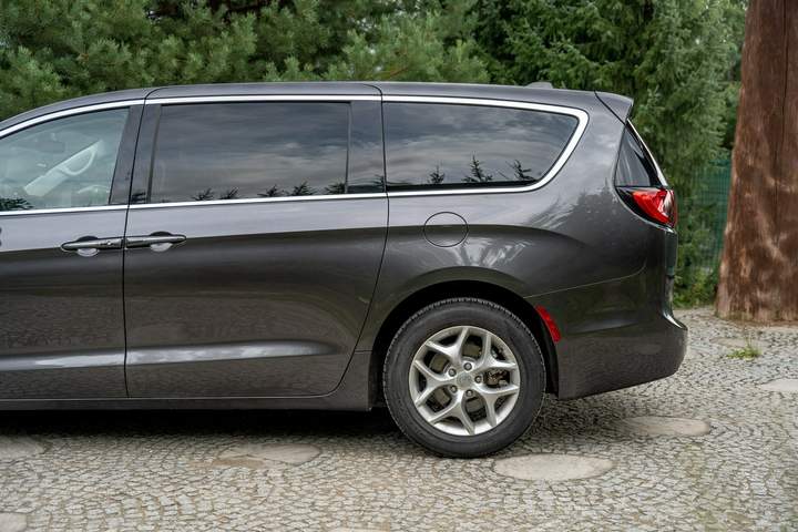 Chrysler Pacifica RU 2019 — zdjęcie 9