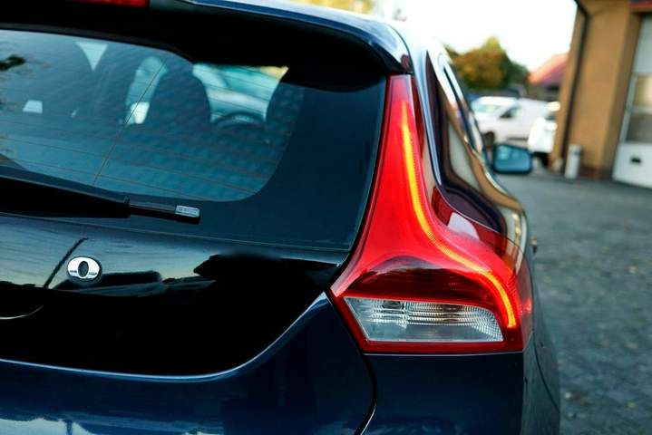 Volvo V40 II 2015 — zdjęcie 14