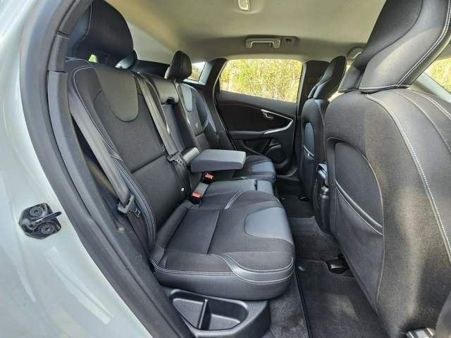 Volvo V40 II 2013 — zdjęcie 19