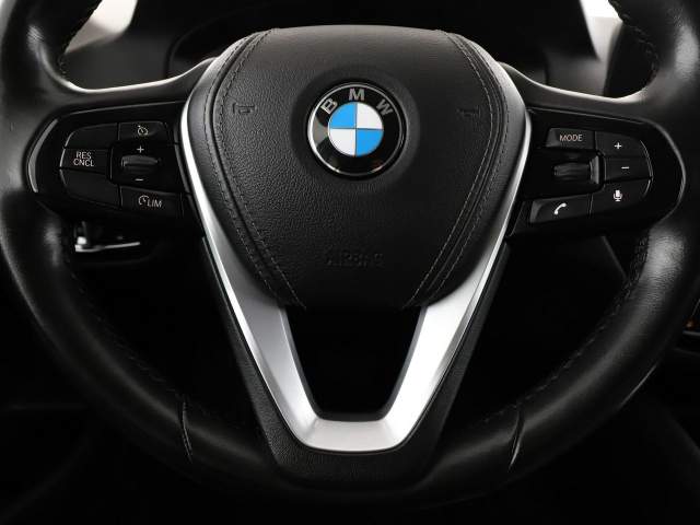 BMW 5 serii VI (F10/F11/F07) facelifting 2017 — zdjęcie 21
