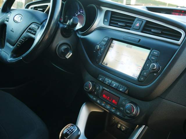 Kia Ceed II facelifting 2016 — zdjęcie 21