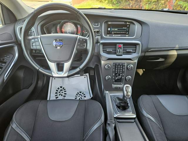 Volvo V40 II 2013 — zdjęcie 9