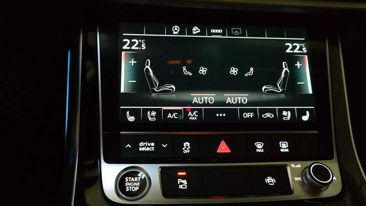 Audi Q8 I (4M) 2023 — zdjęcie 31