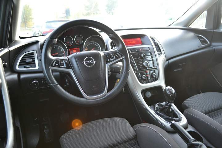 Opel Astra J 2010 — zdjęcie 7