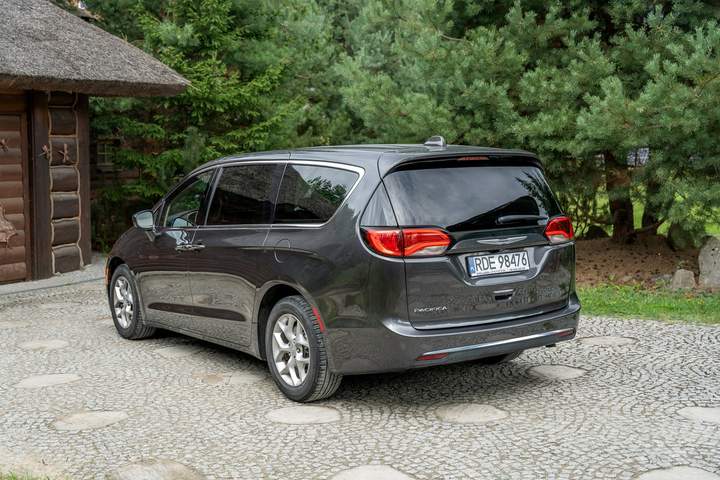Chrysler Pacifica RU 2019 — zdjęcie 20
