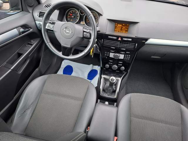 Opel Astra H facelifting 2009 — zdjęcie 12