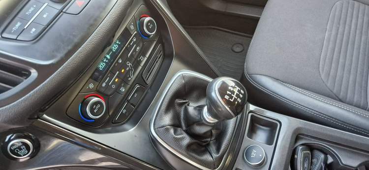 Ford Kuga II facelifting 2017 — zdjęcie 24