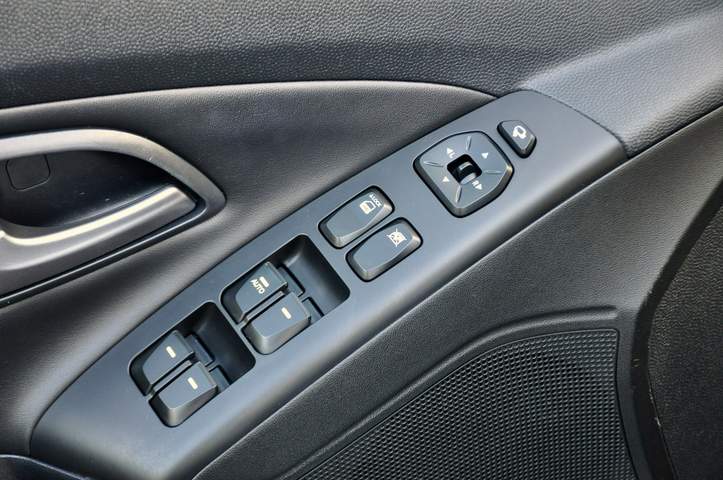 Hyundai ix35 I facelifting 2014 — zdjęcie 35