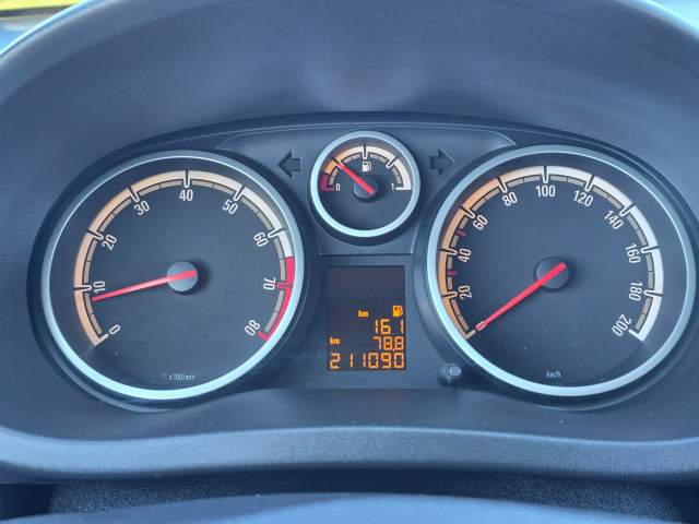 Opel Corsa D facelifting I 2010 — zdjęcie 30