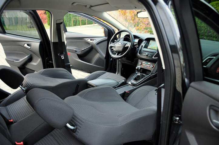 Ford Focus III facelifting 2015 — zdjęcie 23