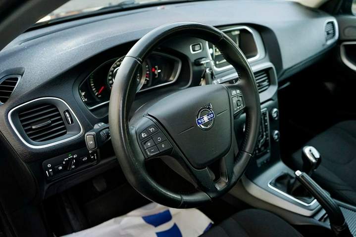 Volvo V40 II 2015 — zdjęcie 22