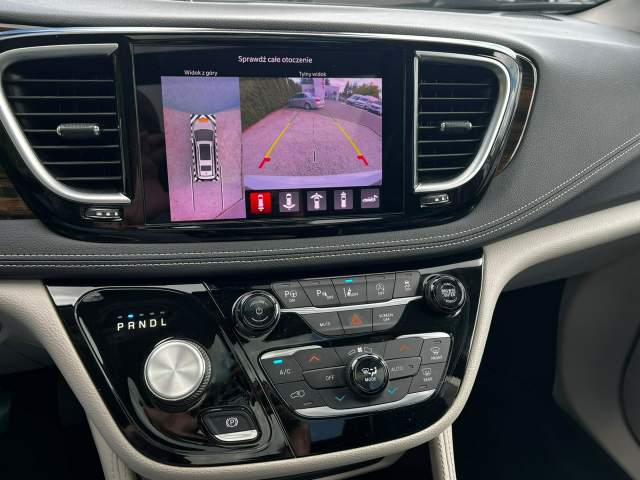 Chrysler Pacifica RU facelifting 2022 — zdjęcie 25