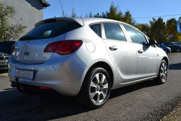 Opel Astra J 2010 — zdjęcie 3