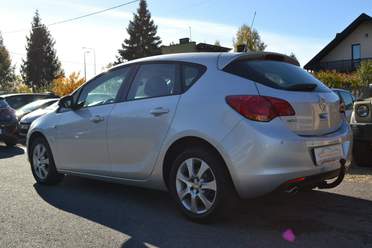 Opel Astra J 2010 — zdjęcie 4