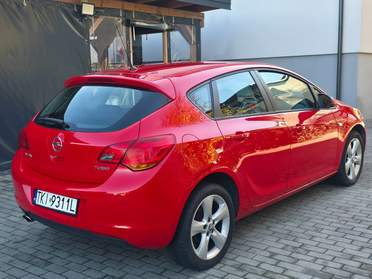 Opel Astra J 2010 — zdjęcie 3