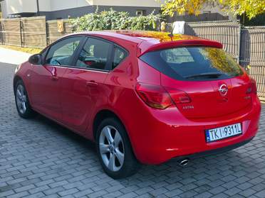 Opel Astra J 2010 — zdjęcie 4