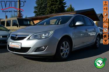 Opel Astra J 2010 — zdjęcie 1