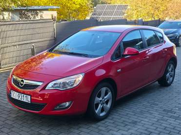 Opel Astra J 2010 — zdjęcie 1