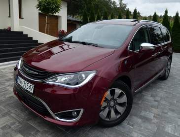 Chrysler Pacifica RU 2017 — zdjęcie 1