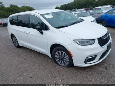 Chrysler Pacifica RU facelifting 2025 — zdjęcie 1
